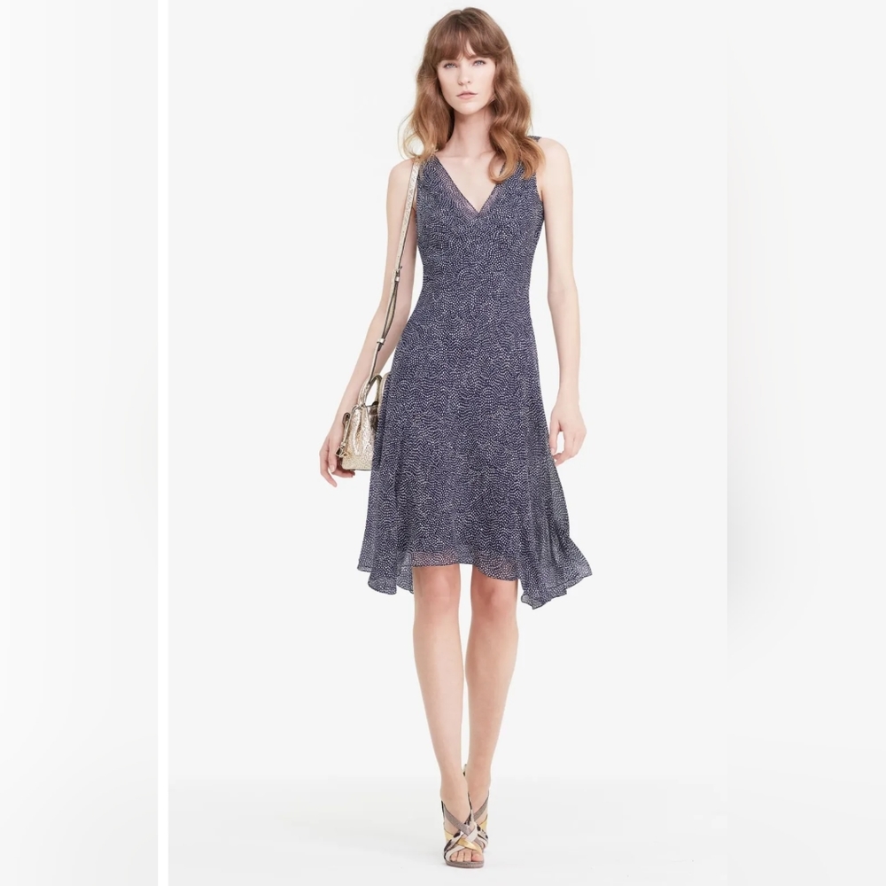 Flowy Diane Von Furstenberg Dita 100% silk blue & white dress